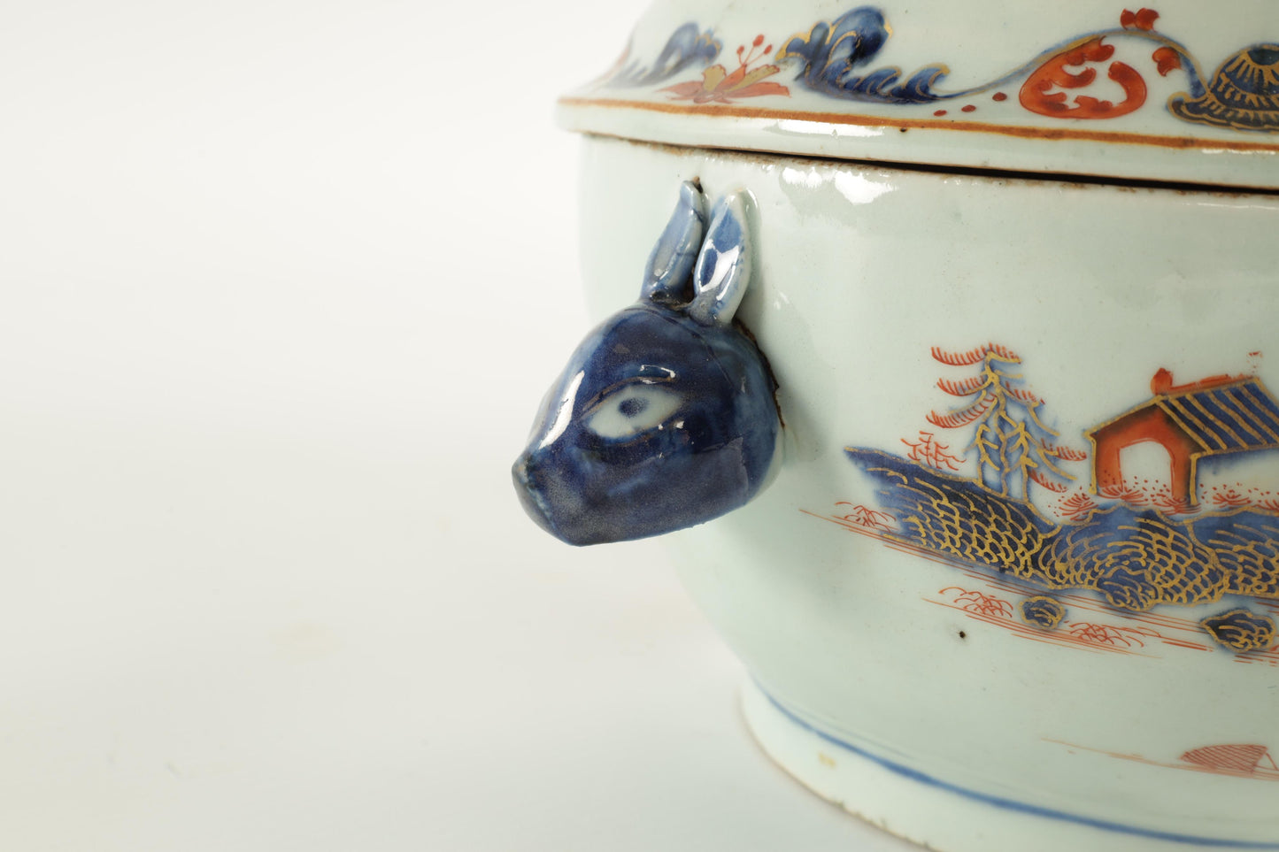 18TH CENTURY CHINESE IMARI PORCELAIN TUREEN YONGZHENG/QIANLONG PERIOD