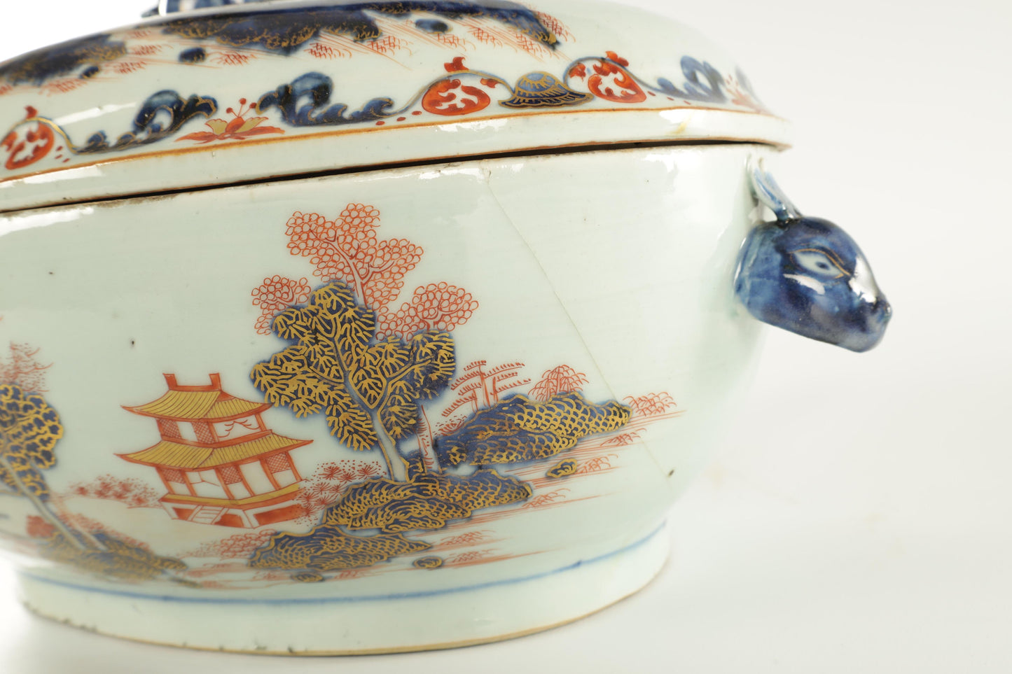 18TH CENTURY CHINESE IMARI PORCELAIN TUREEN YONGZHENG/QIANLONG PERIOD