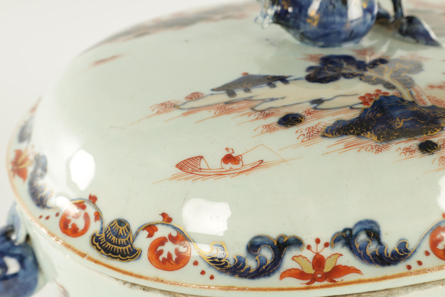 18TH CENTURY CHINESE IMARI PORCELAIN TUREEN YONGZHENG/QIANLONG PERIOD