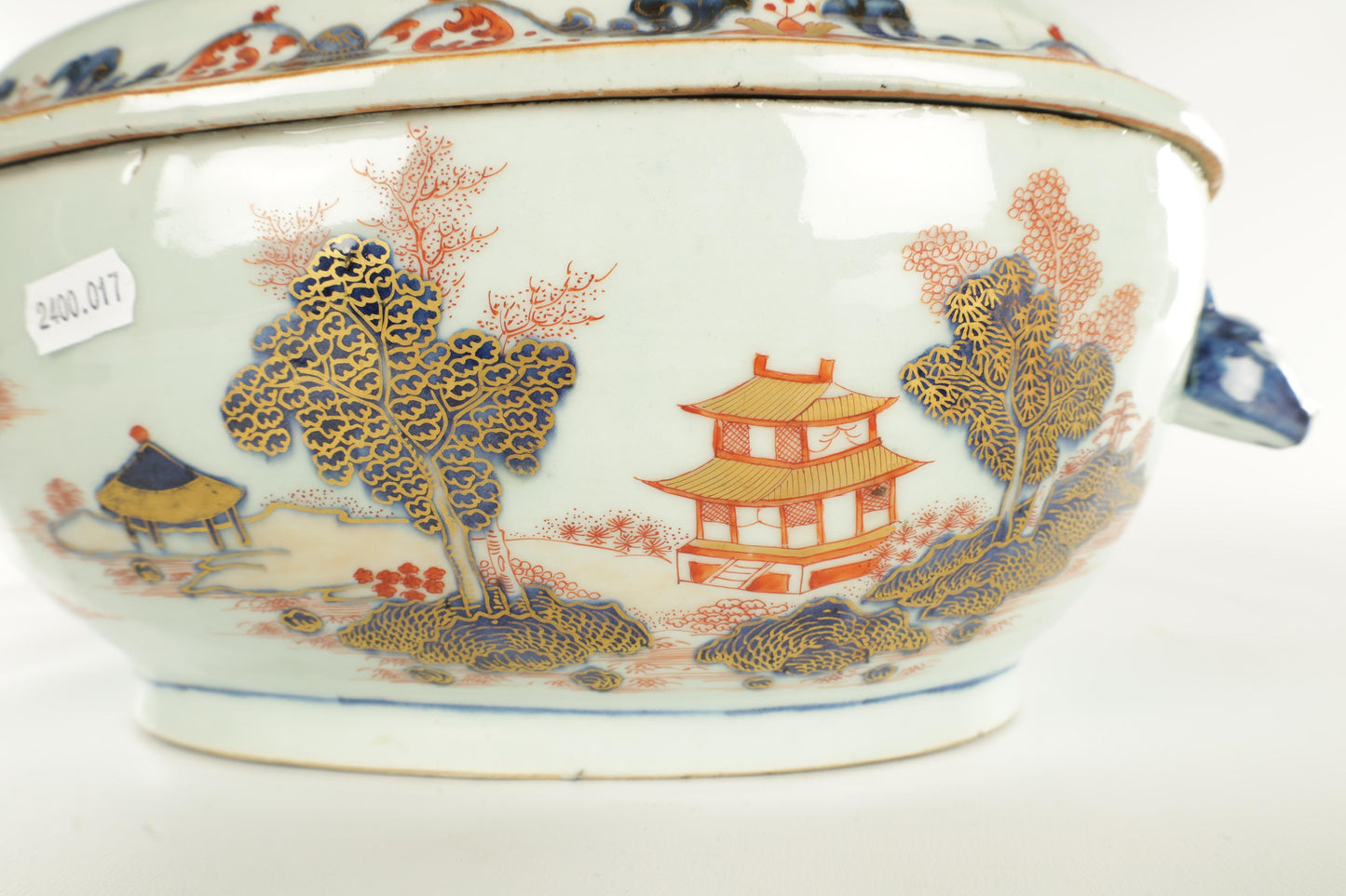 18TH CENTURY CHINESE IMARI PORCELAIN TUREEN YONGZHENG/QIANLONG PERIOD