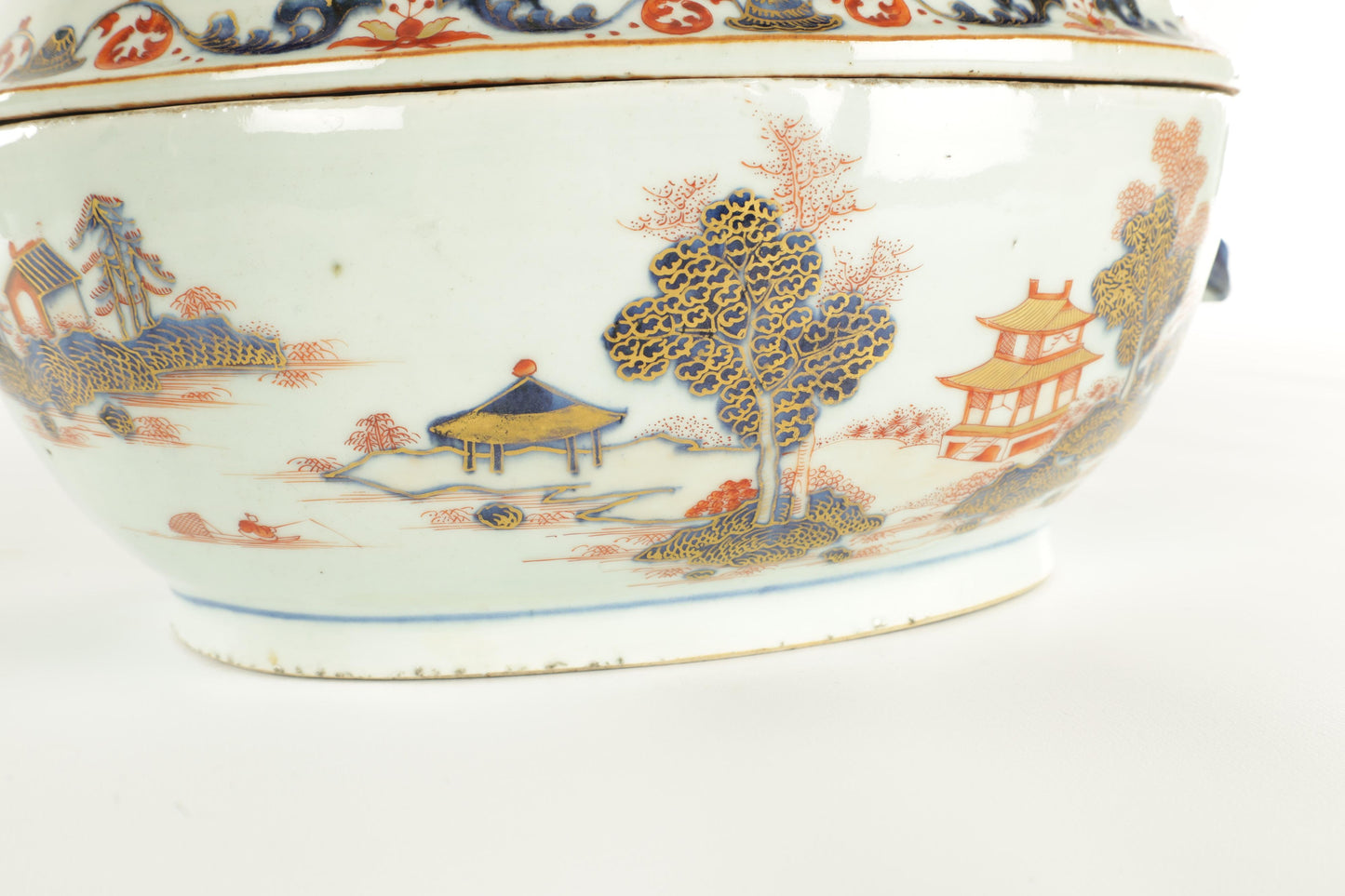 18TH CENTURY CHINESE IMARI PORCELAIN TUREEN YONGZHENG/QIANLONG PERIOD