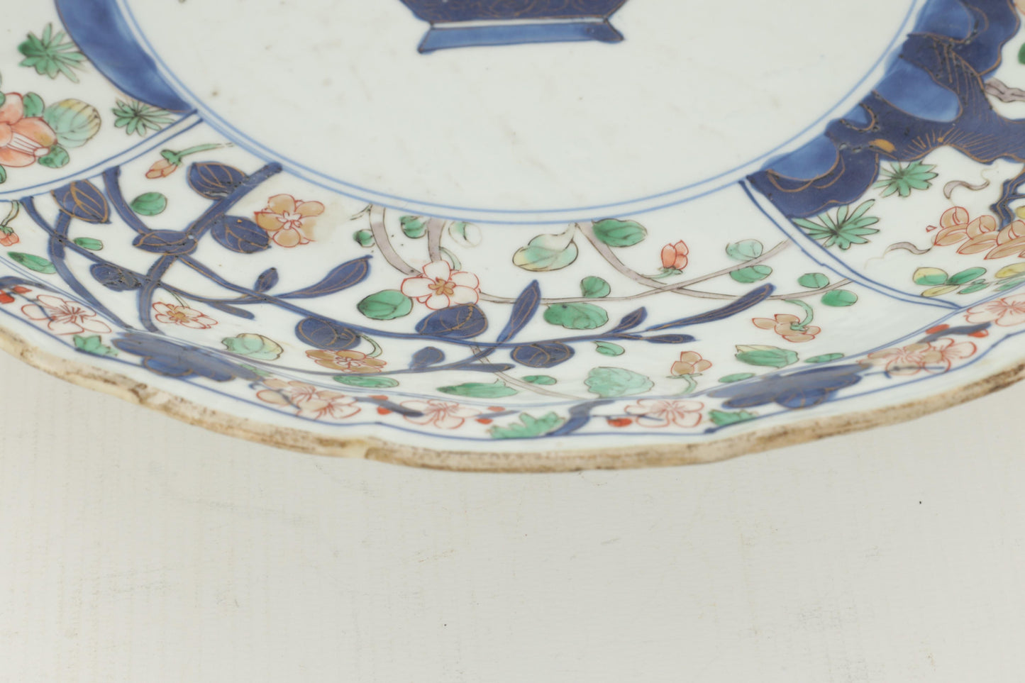 CHINESE KANGXI PERIOD FAMILLE VERTE IMARI CHARGER 14 Inch Diameter