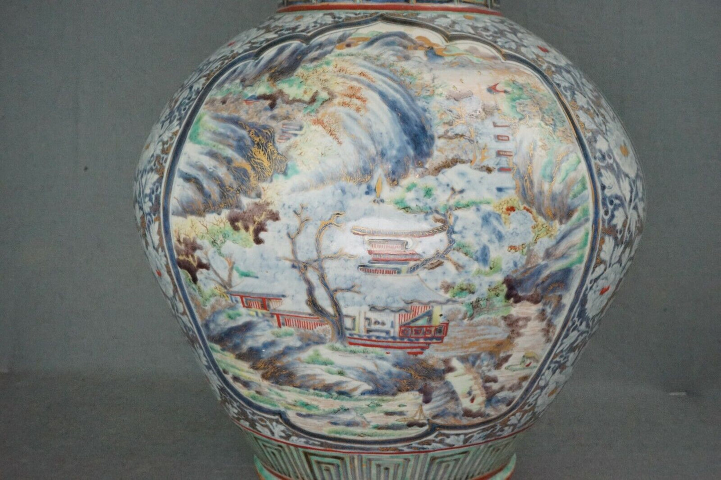 17th C Japanese Porcelain Baluster Vase Ko-Imari in Rare Chinese Style 11 Inches