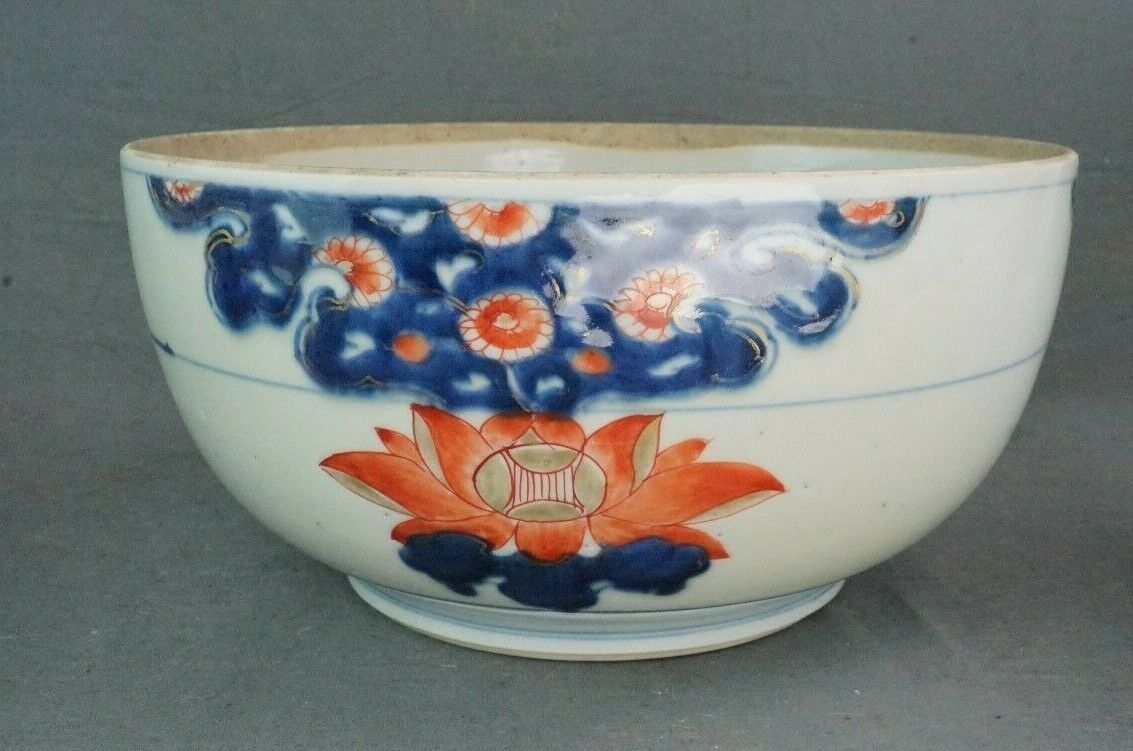 18th Century Kangxi Chinese Imari Export 9 1/2 Inch Lidded Serving Bowl