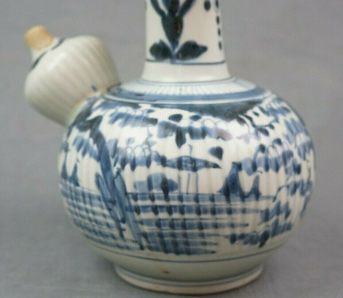 17TH Century JAPANESE EDO ARITA KENDI UNDERGLAZE BLUE AND WHIITE PORCELAIN