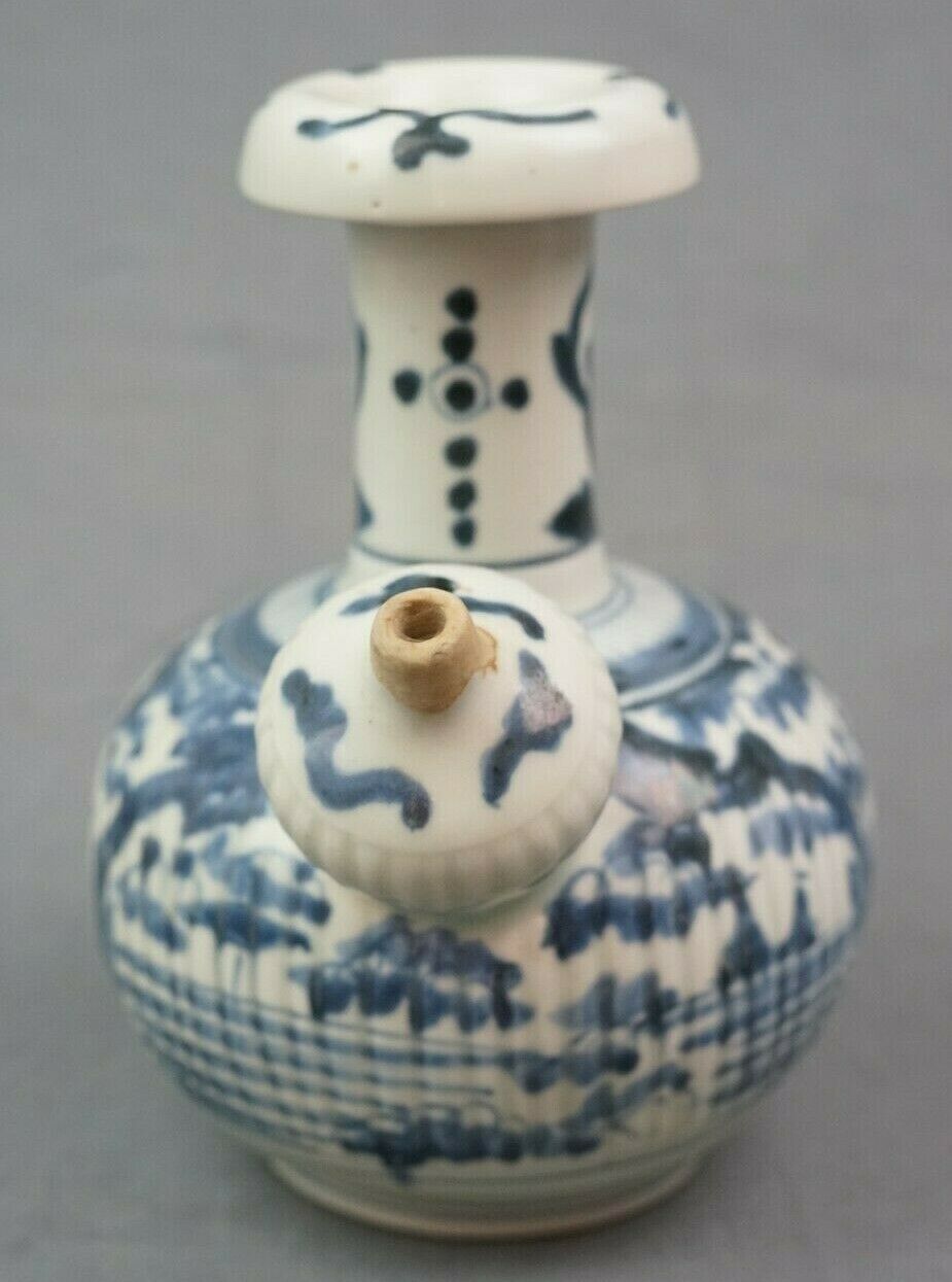 17TH Century JAPANESE EDO ARITA KENDI UNDERGLAZE BLUE AND WHIITE PORCELAIN