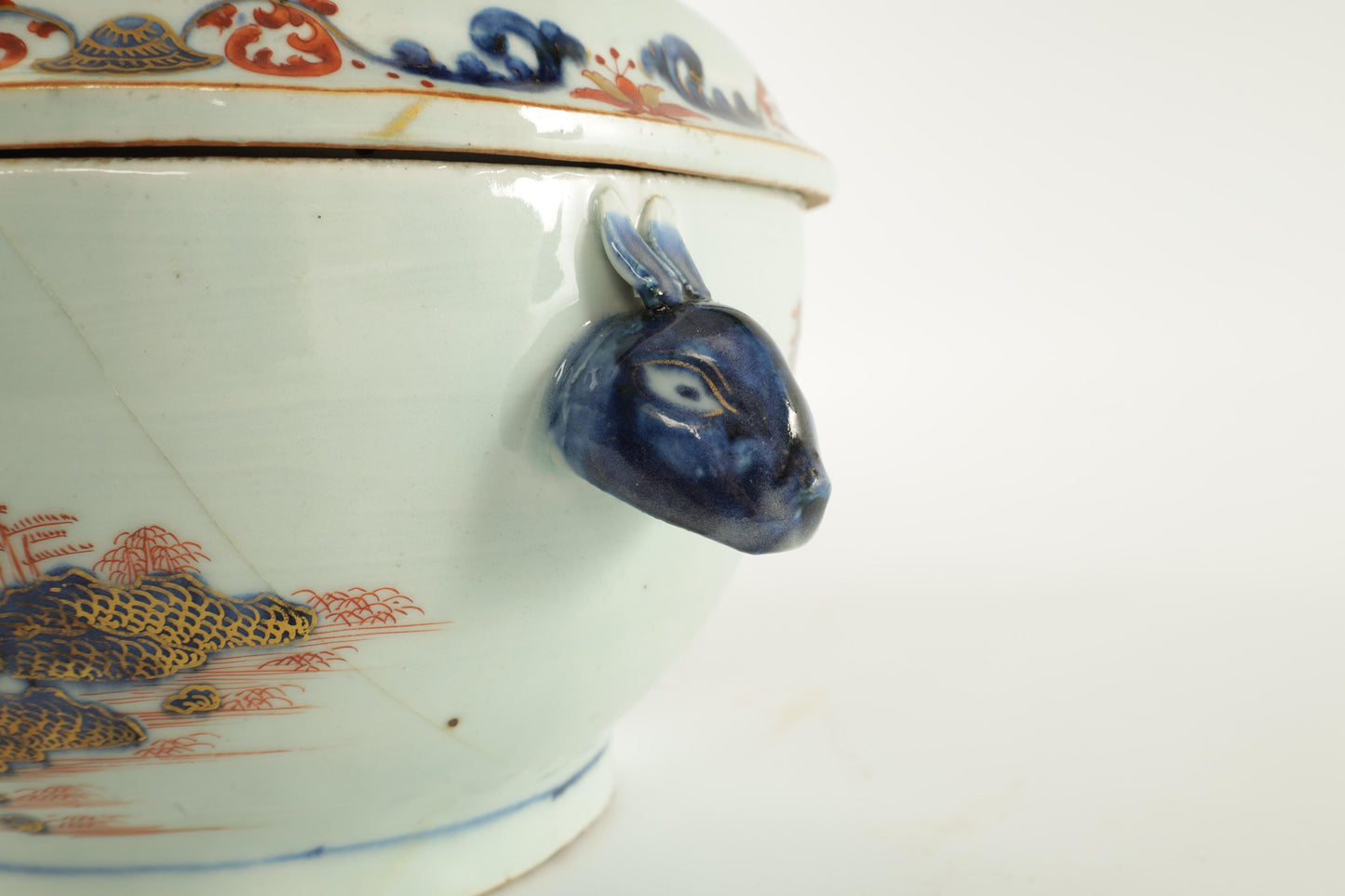 18TH CENTURY CHINESE IMARI PORCELAIN TUREEN YONGZHENG/QIANLONG PERIOD